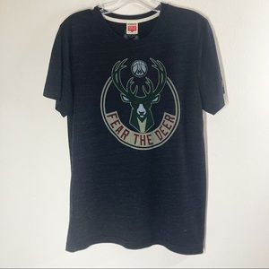 MILWAUKEE BUCKS NBA Fear The Deer T-shirt Size Small EUC